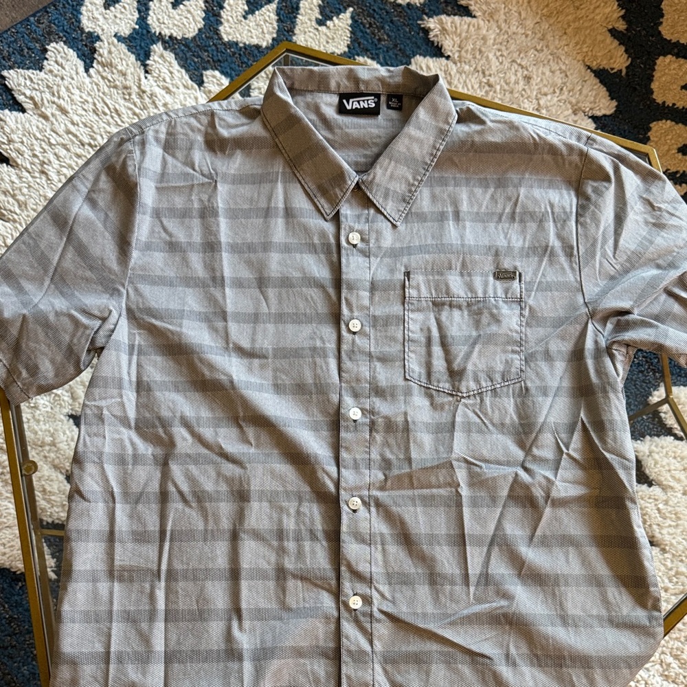 Vans Men's Casual Gray Button-Down Shirt